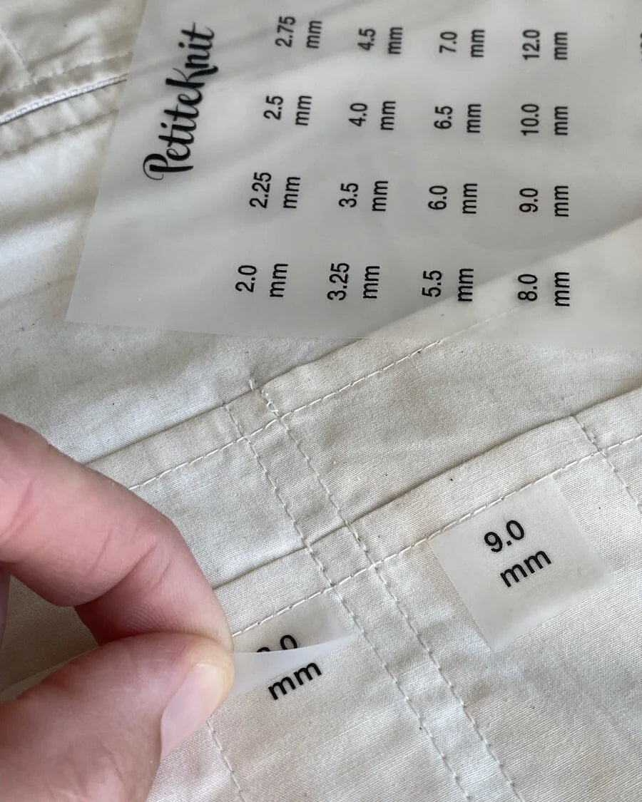 PetiteKnit Bügeletiketten für “Knitter’s Needle Case”
